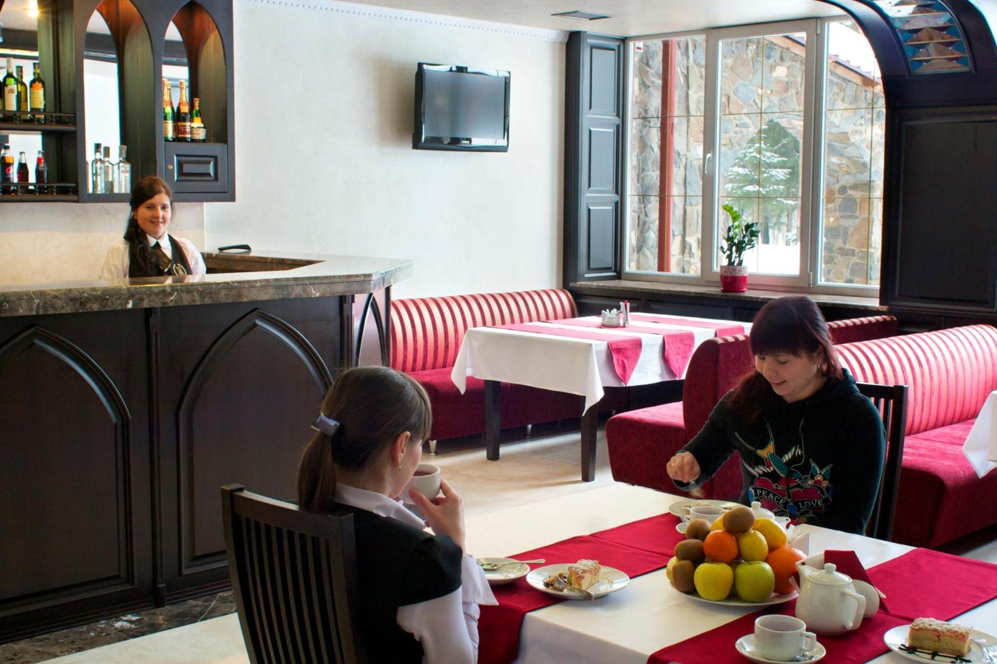Sherwood Hotel Dolgomostiska Eksteriør billede