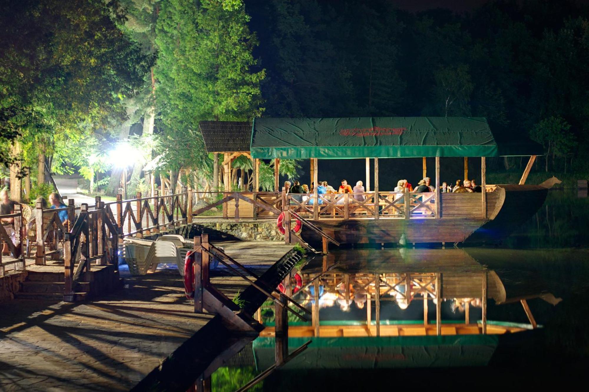 Sherwood Hotel Dolgomostiska Eksteriør billede