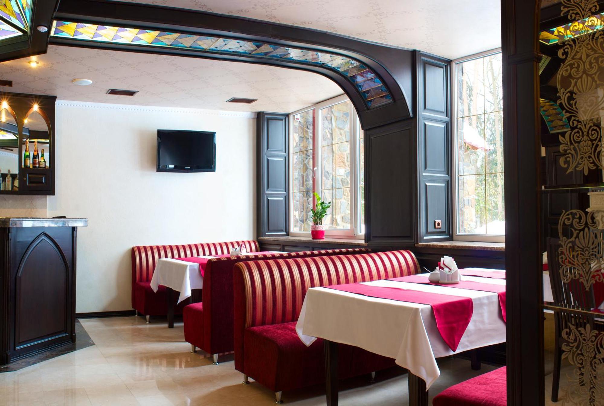 Sherwood Hotel Dolgomostiska Eksteriør billede