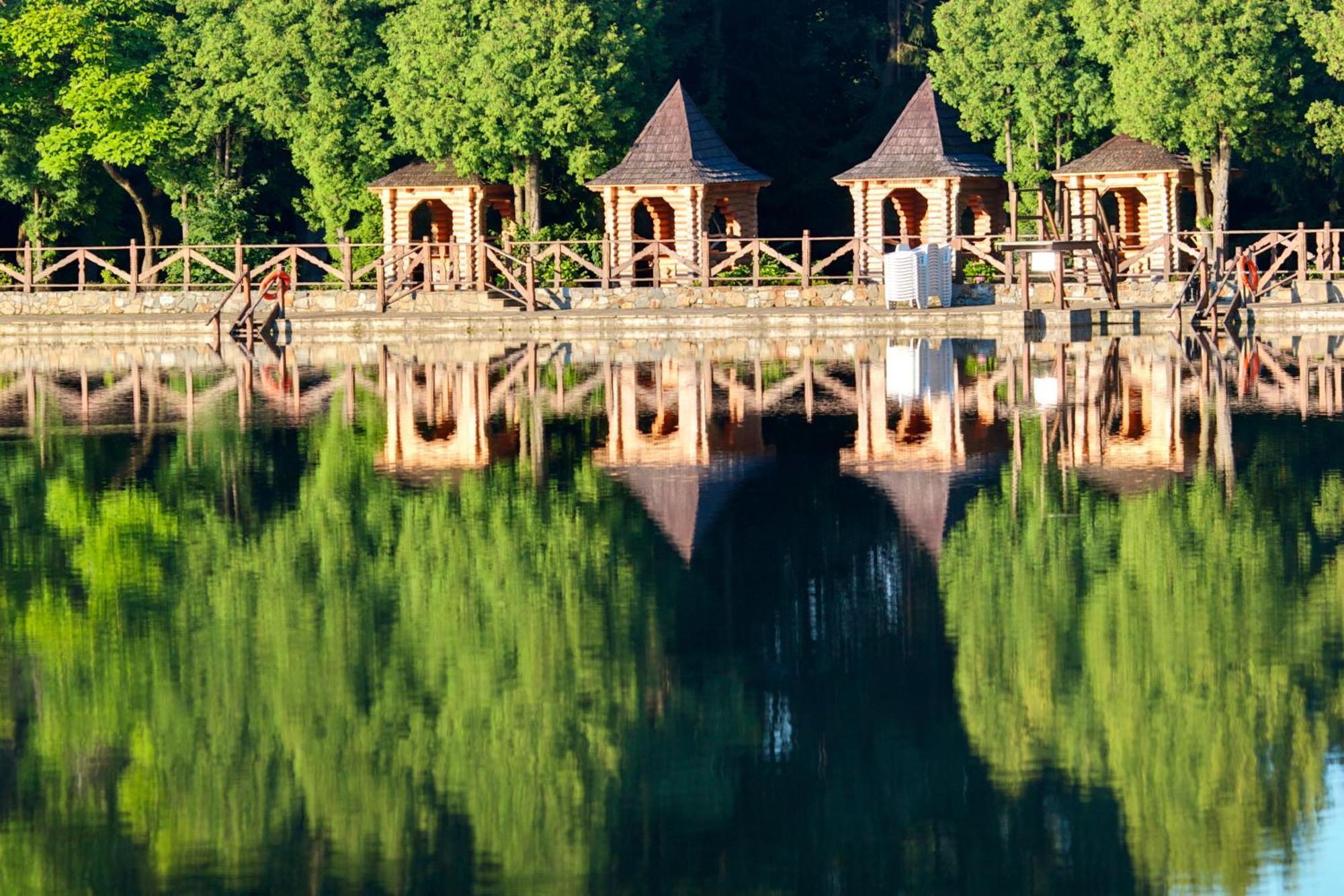 Sherwood Hotel Dolgomostiska Eksteriør billede