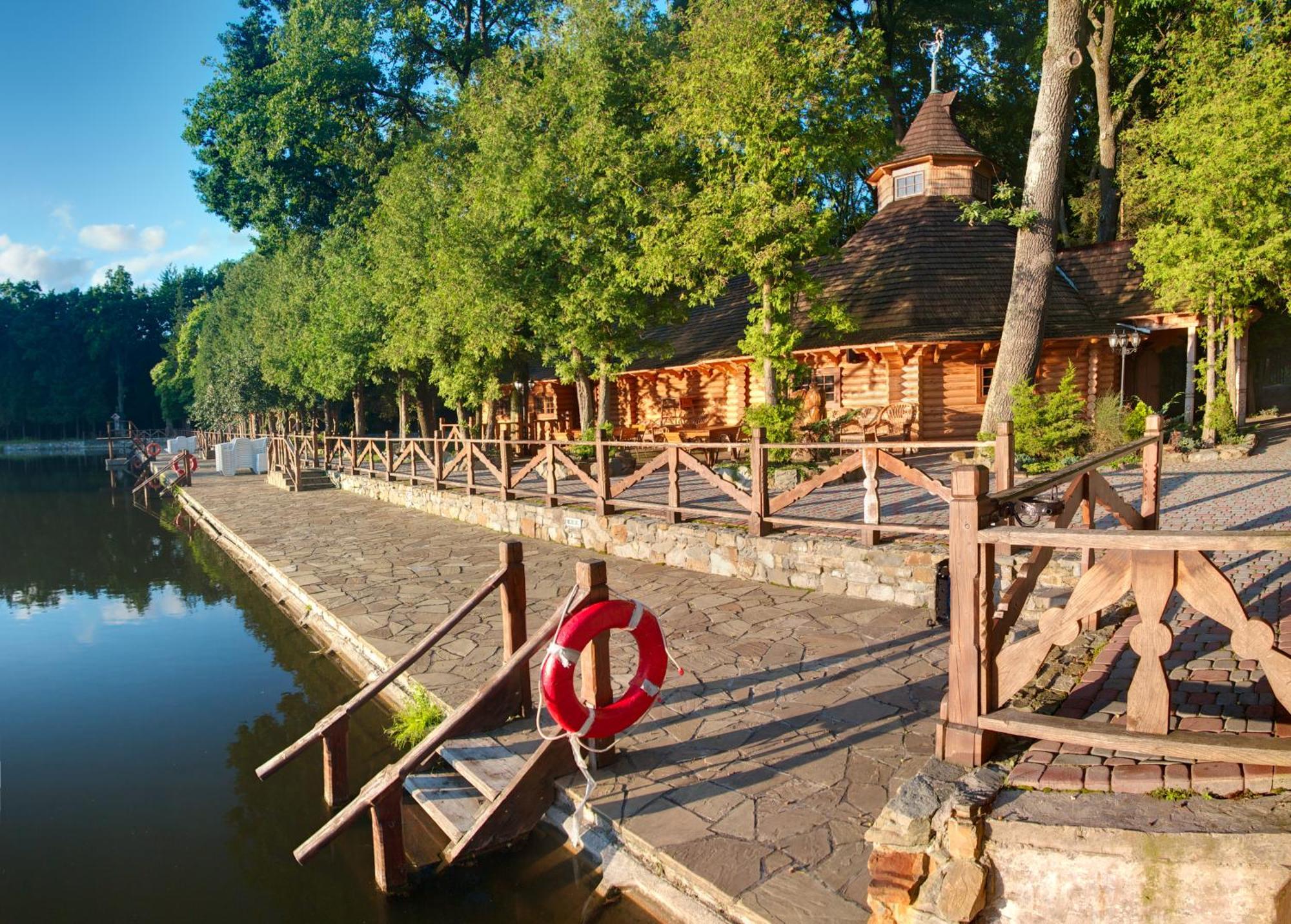 Sherwood Hotel Dolgomostiska Eksteriør billede