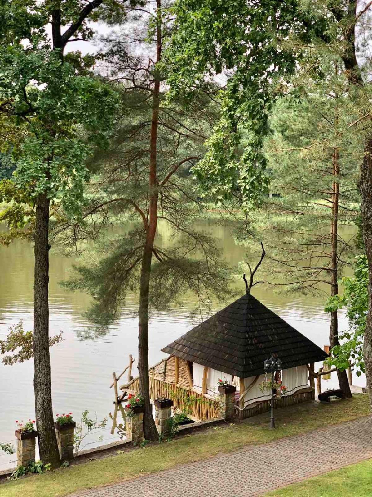 Sherwood Hotel Dolgomostiska Eksteriør billede