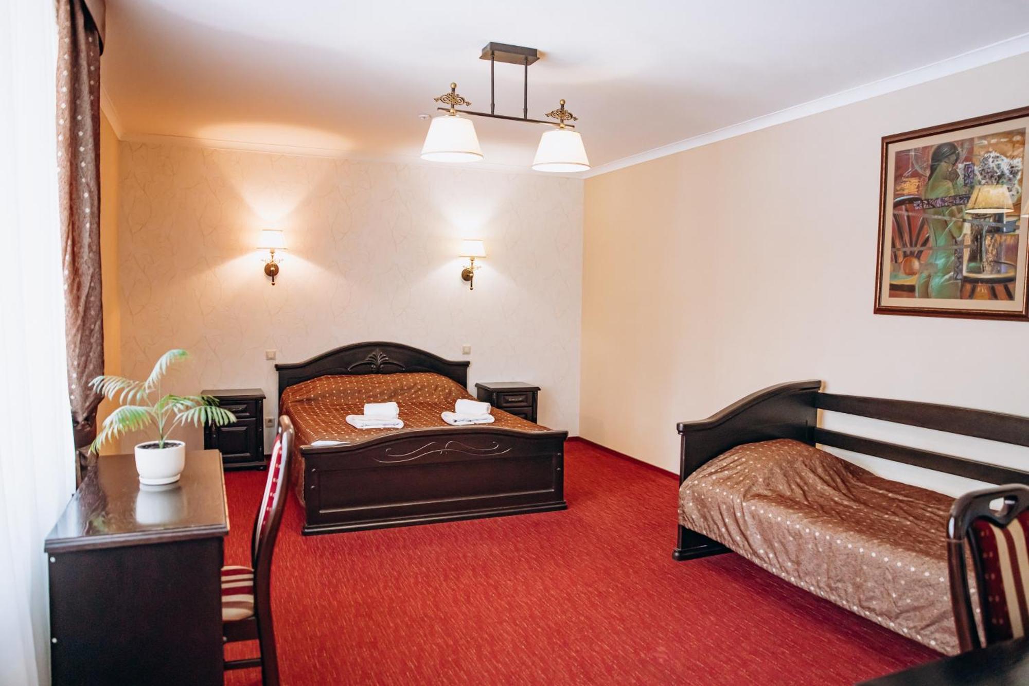 Sherwood Hotel Dolgomostiska Eksteriør billede