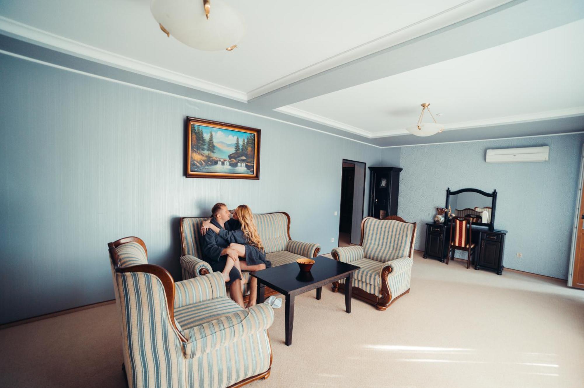 Sherwood Hotel Dolgomostiska Eksteriør billede