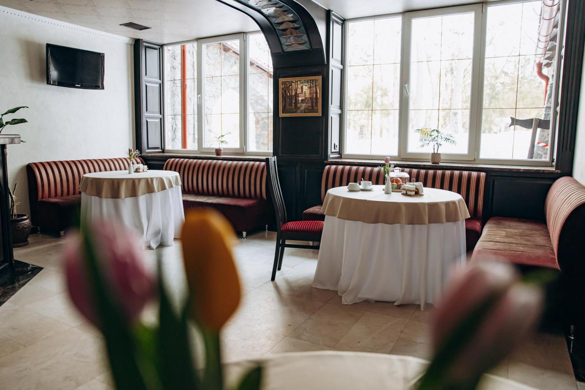 Sherwood Hotel Dolgomostiska Eksteriør billede