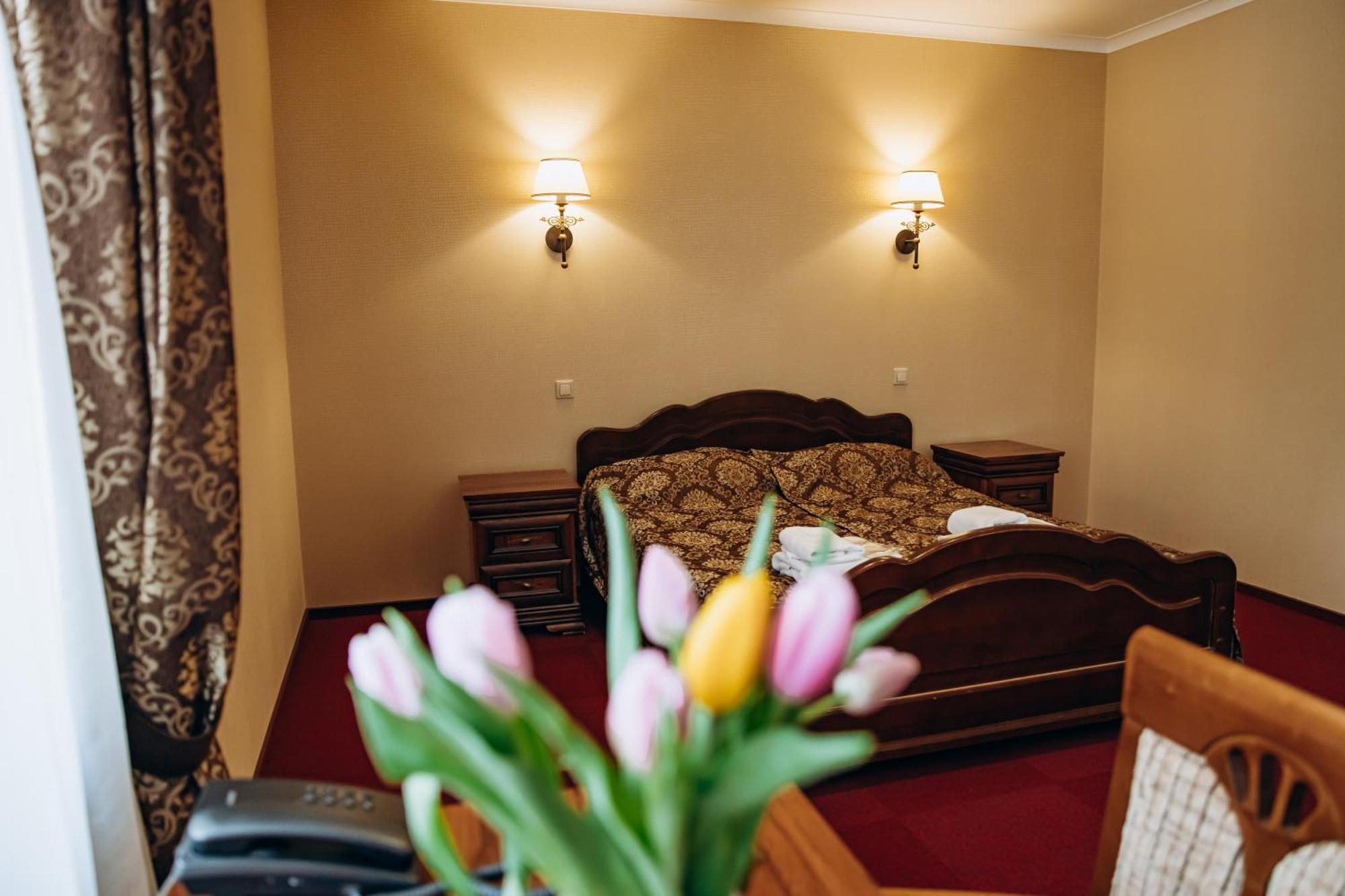 Sherwood Hotel Dolgomostiska Eksteriør billede