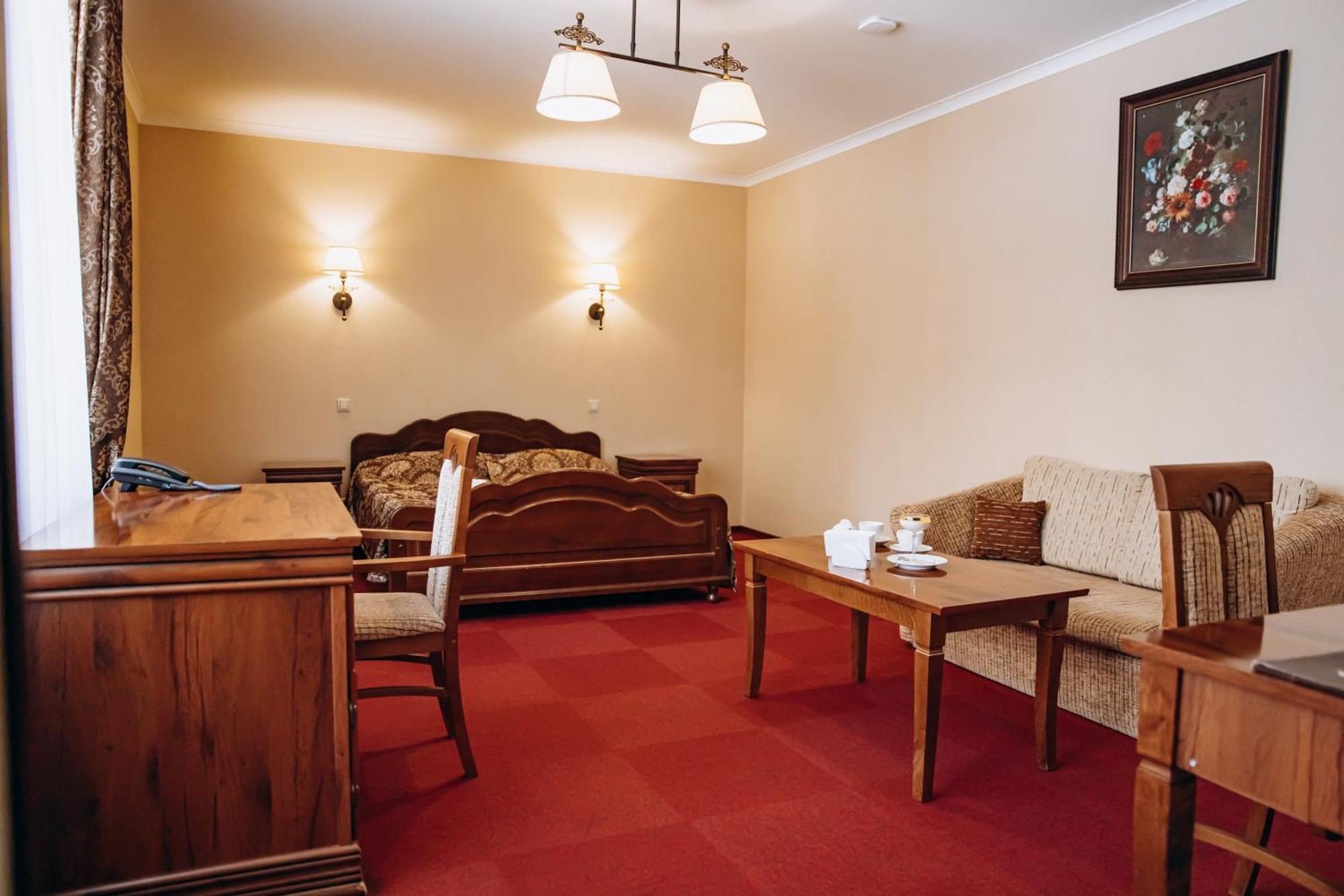 Sherwood Hotel Dolgomostiska Eksteriør billede