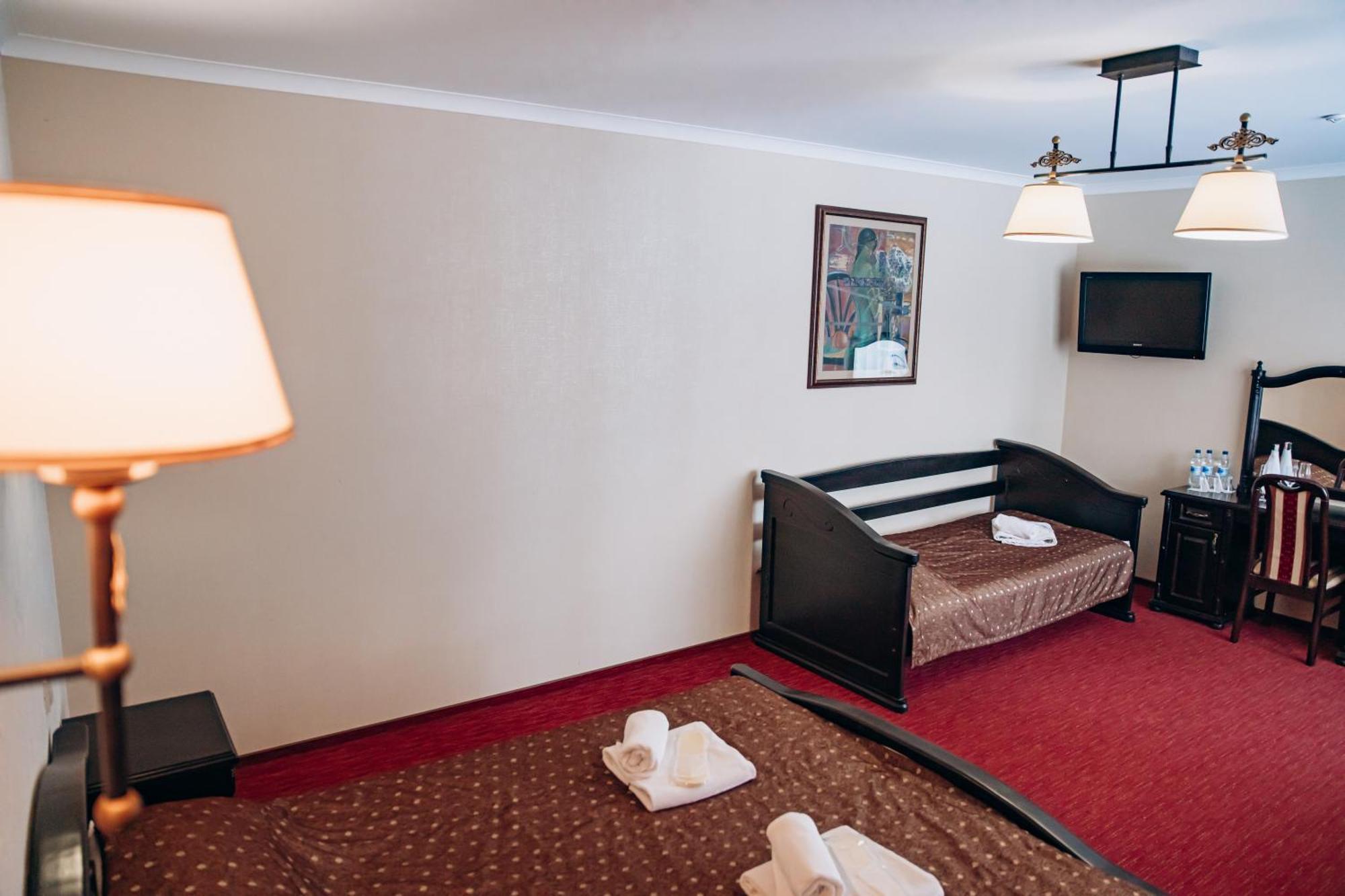 Sherwood Hotel Dolgomostiska Eksteriør billede