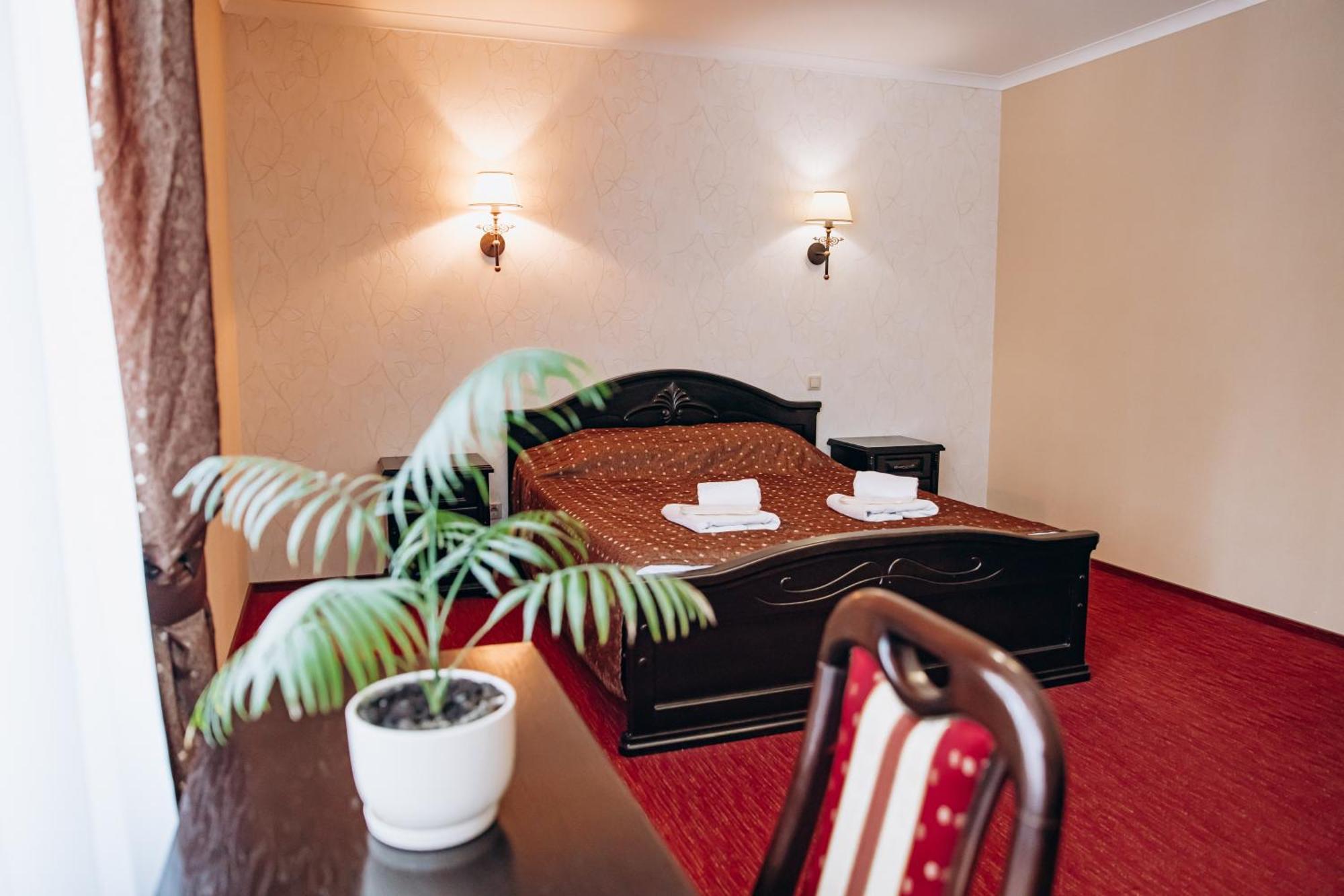 Sherwood Hotel Dolgomostiska Eksteriør billede